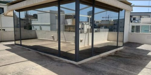Glass Washroom
